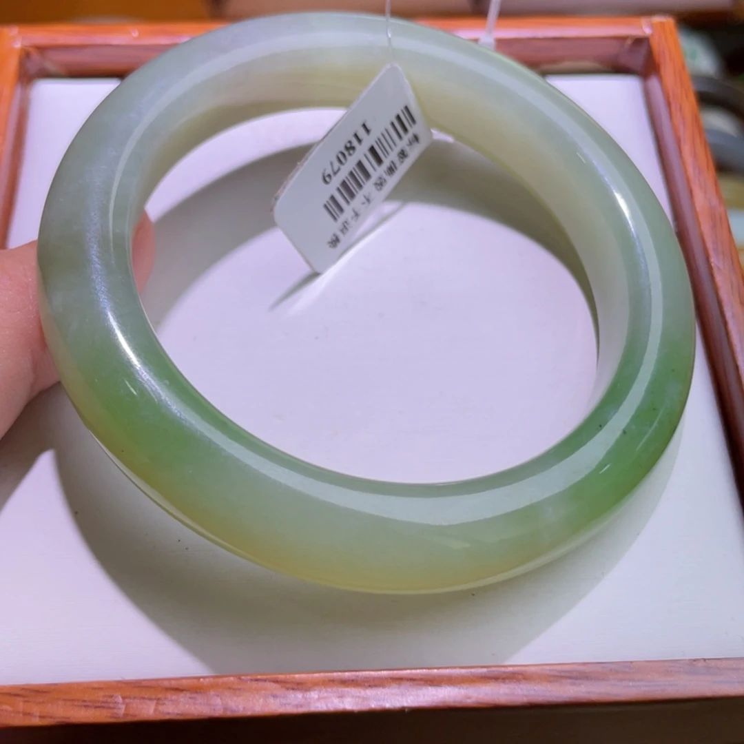 和田玉手镯未镶嵌56.7。1