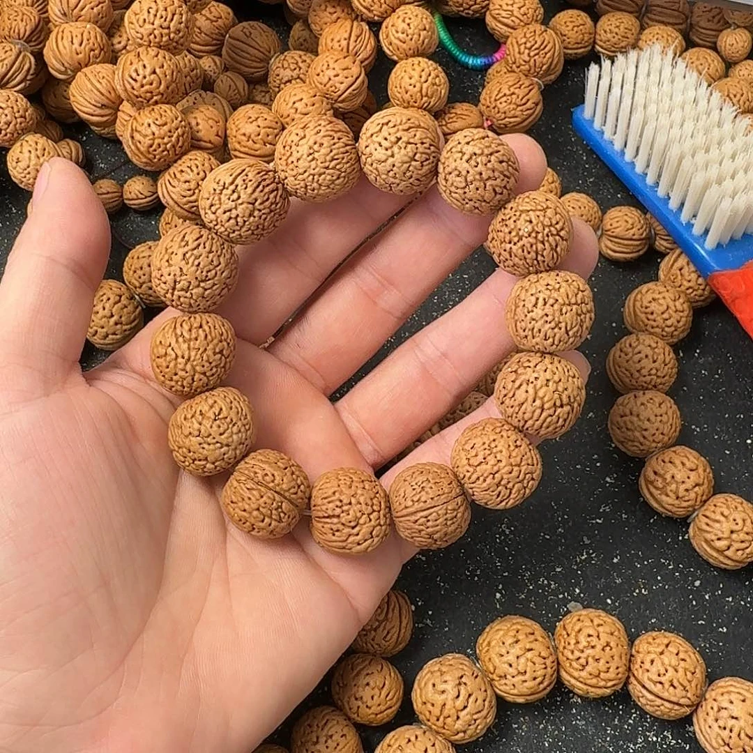 呵***哒吊坠桃核狼牙蚂蚁手串