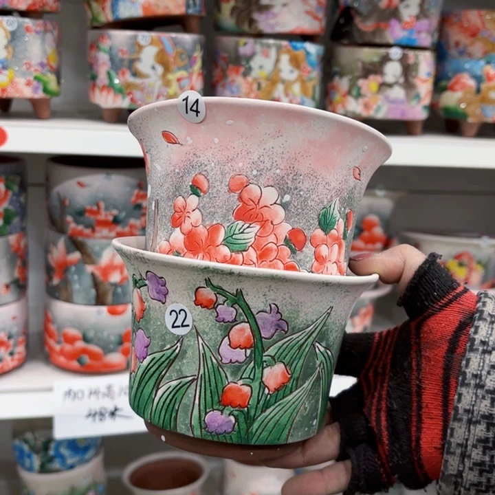 红陶内口有短的锯齿