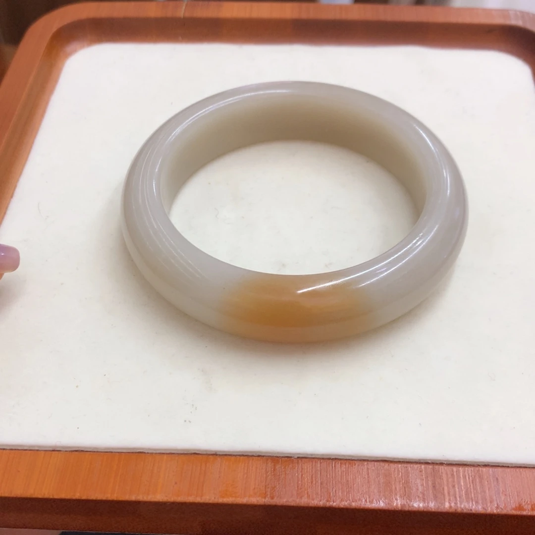 石英质玉未镶嵌手镯