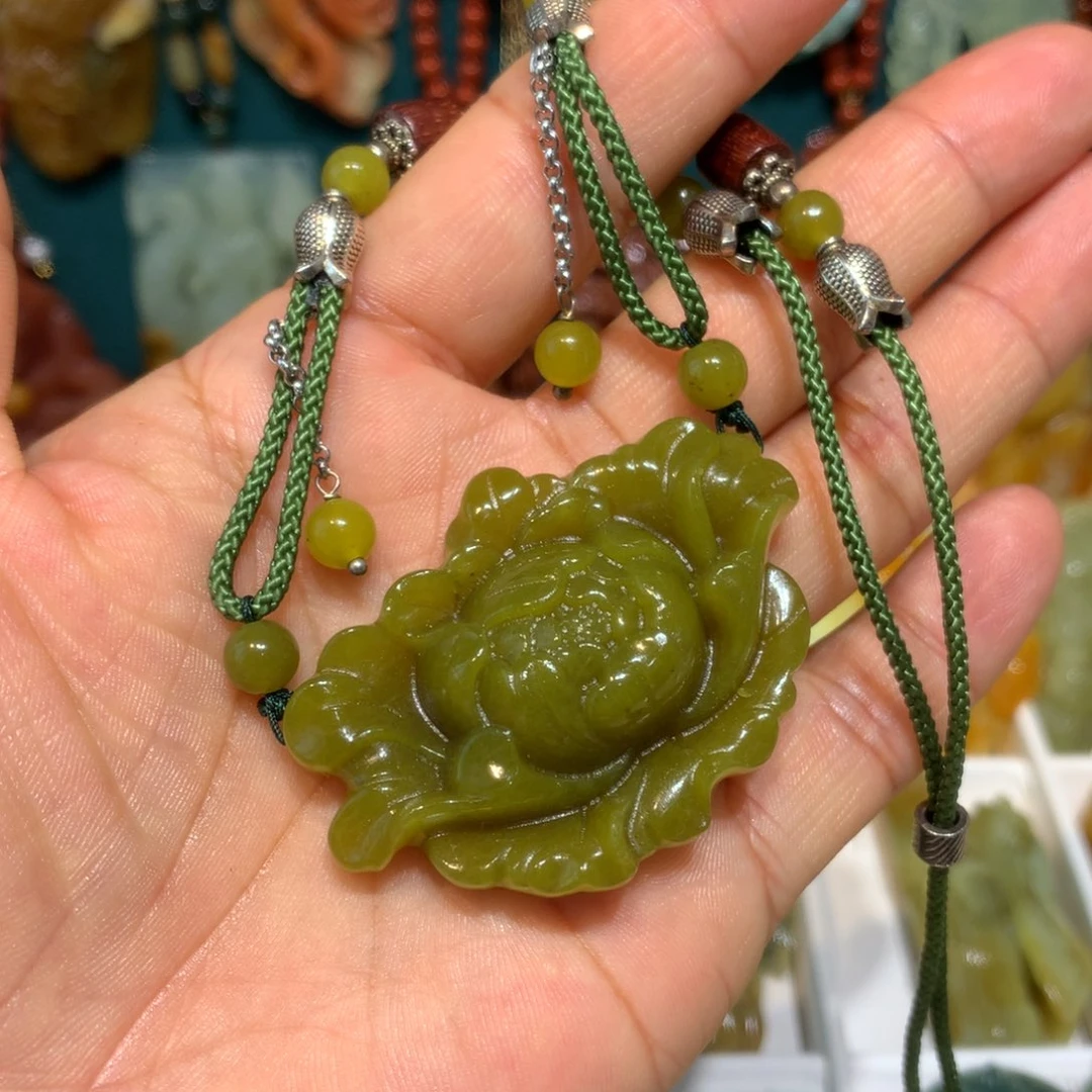 蛇纹石玉未镶嵌颈饰