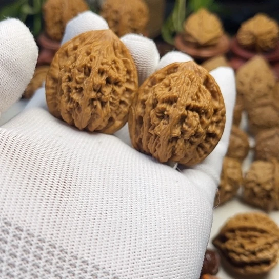 B***d核桃虎头文玩核桃