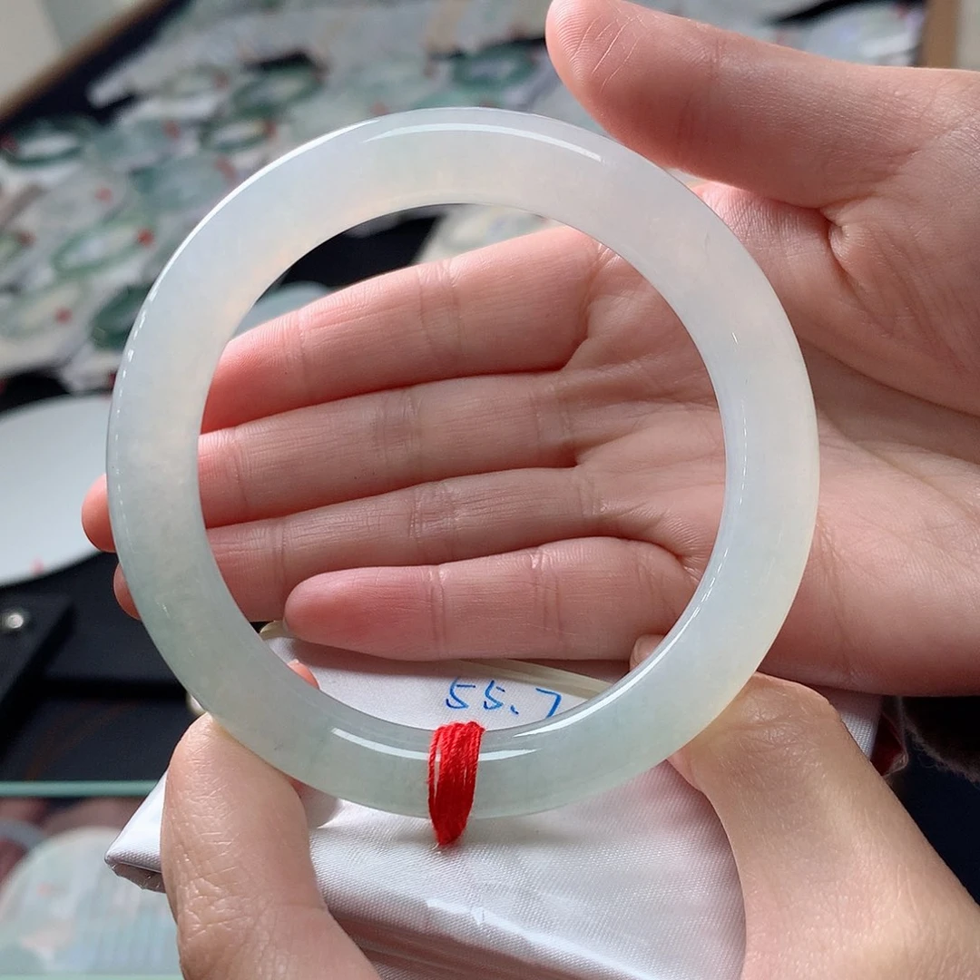 翡翠手镯未镶嵌翡翠手镯56圆 22800 订金