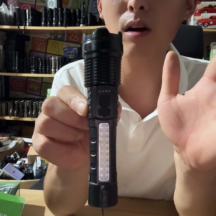 P50手电嘎嘎亮铝塑一体