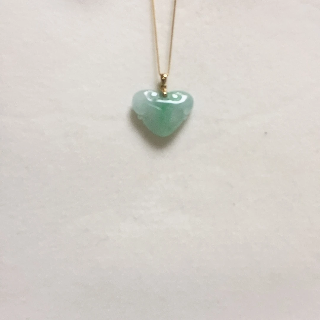 翡翠颈饰18K金镶嵌简单