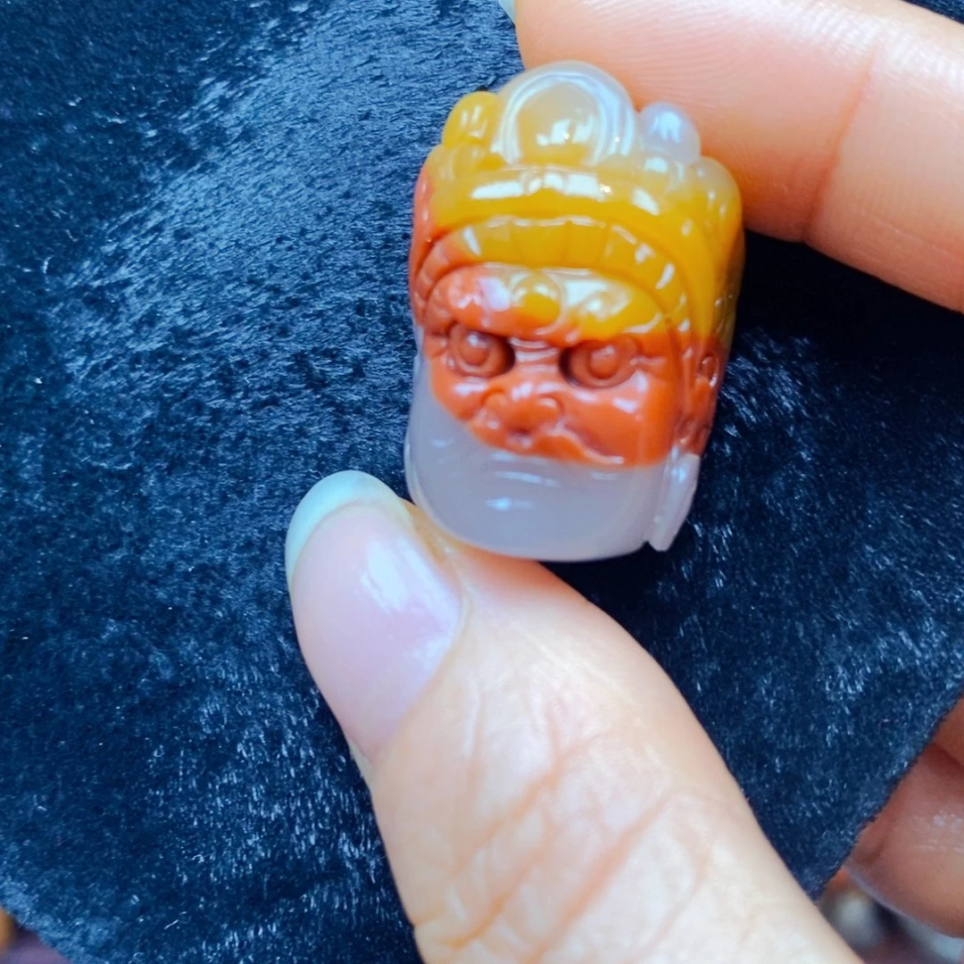 未镶嵌石英质玉（黄龙玉）颈饰