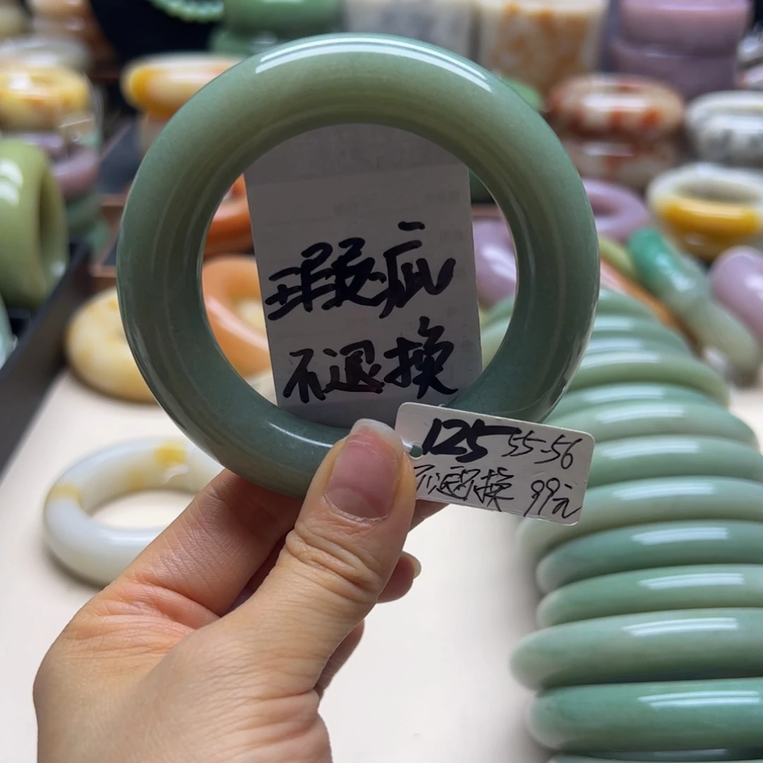 未镶嵌手镯石英岩玉