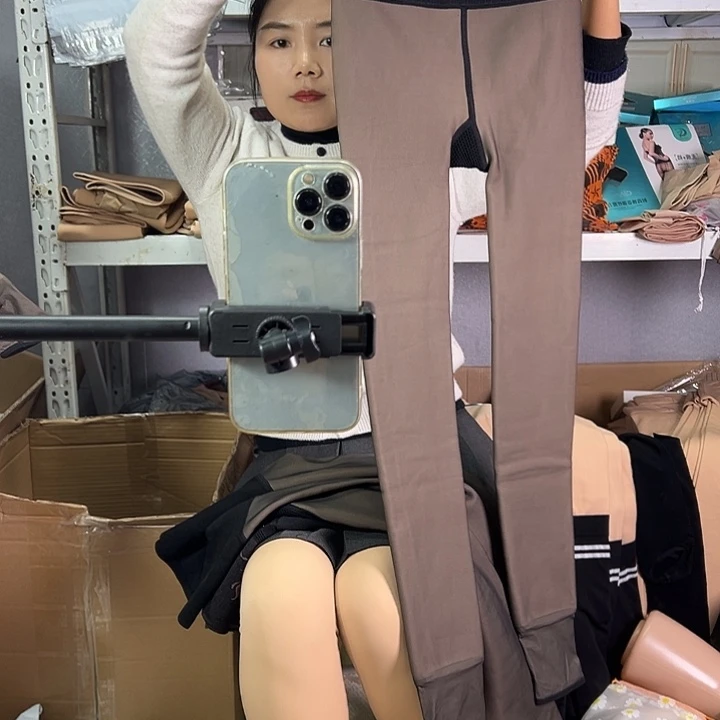 小个子黑透肤踩脚