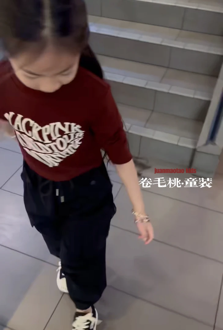 卷毛桃2025春字母爱心辣妹款T恤