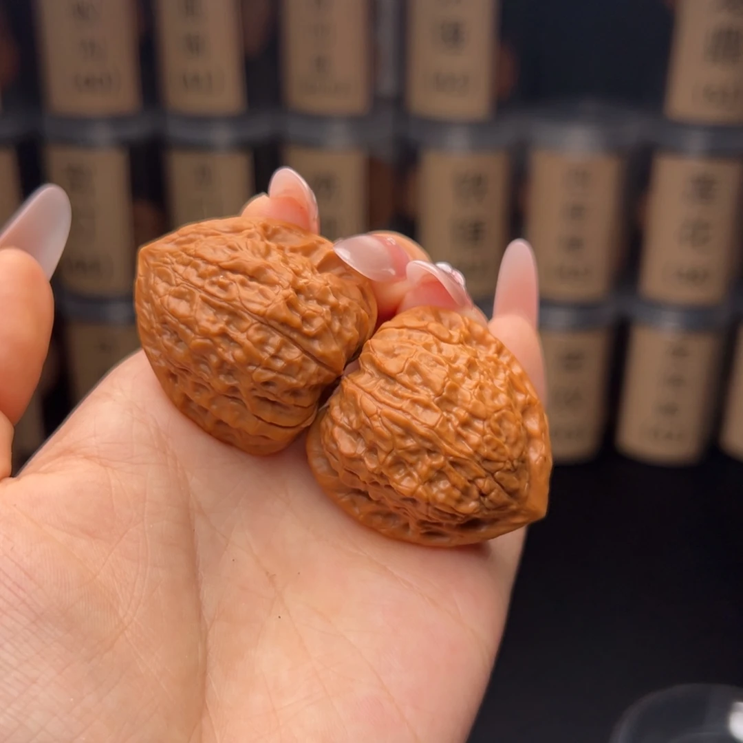 C***爹吊坠文玩核桃一抹红