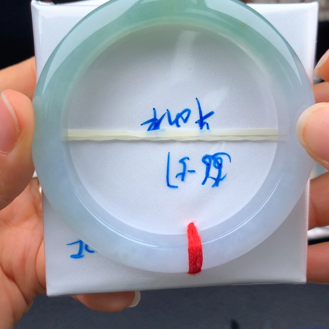 翡翠手镯未镶嵌半山水