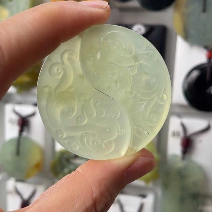 蛇纹石玉合金颈饰欣****砍