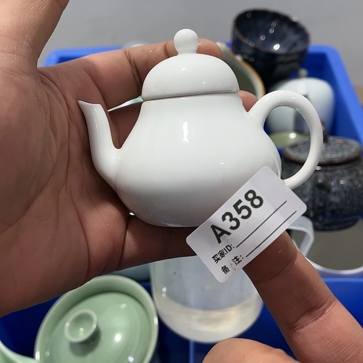 幼***：瓷片默认微瑕瓷器、茶具、壶、摆件，介意勿拍