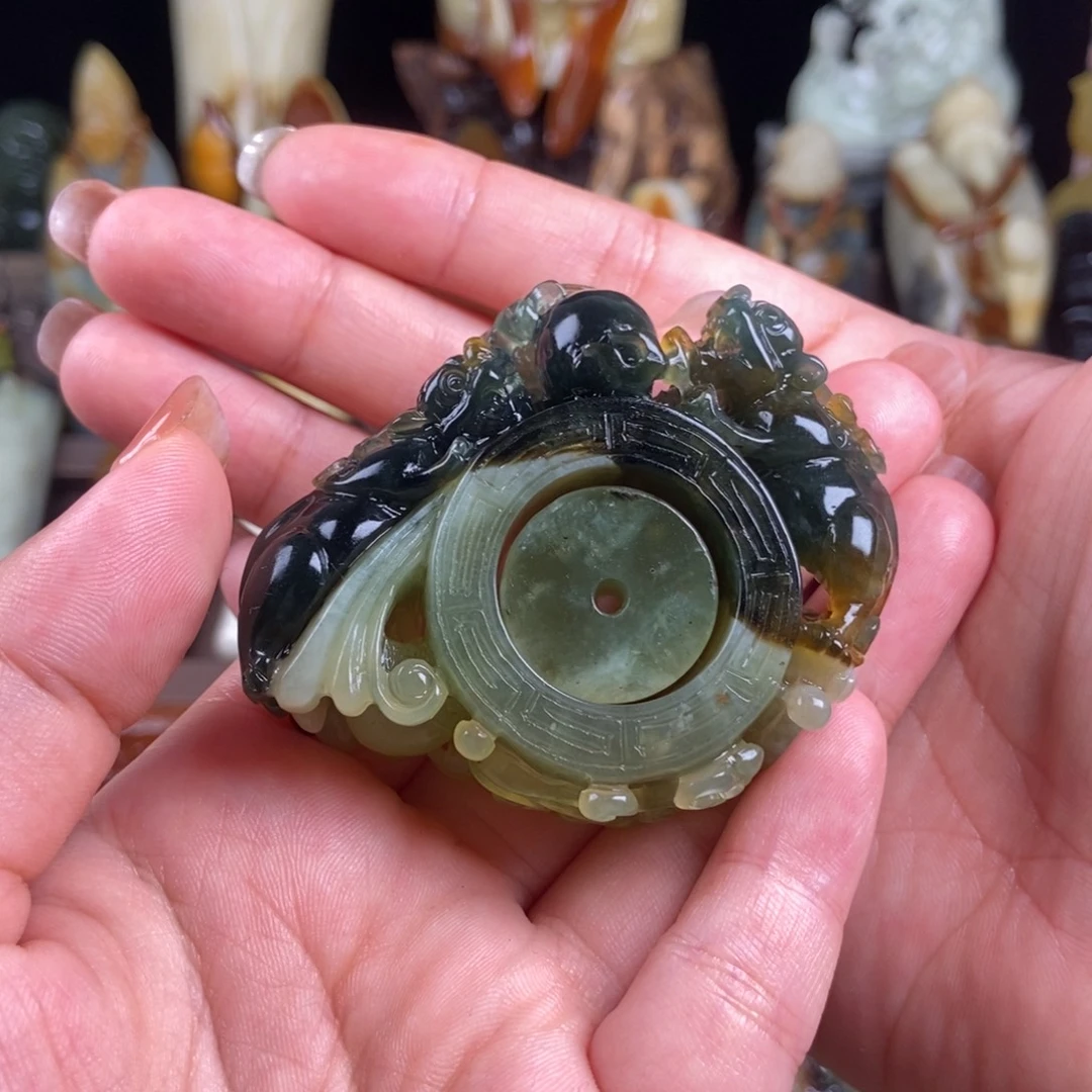 卡***量未镶嵌岫玉手把件