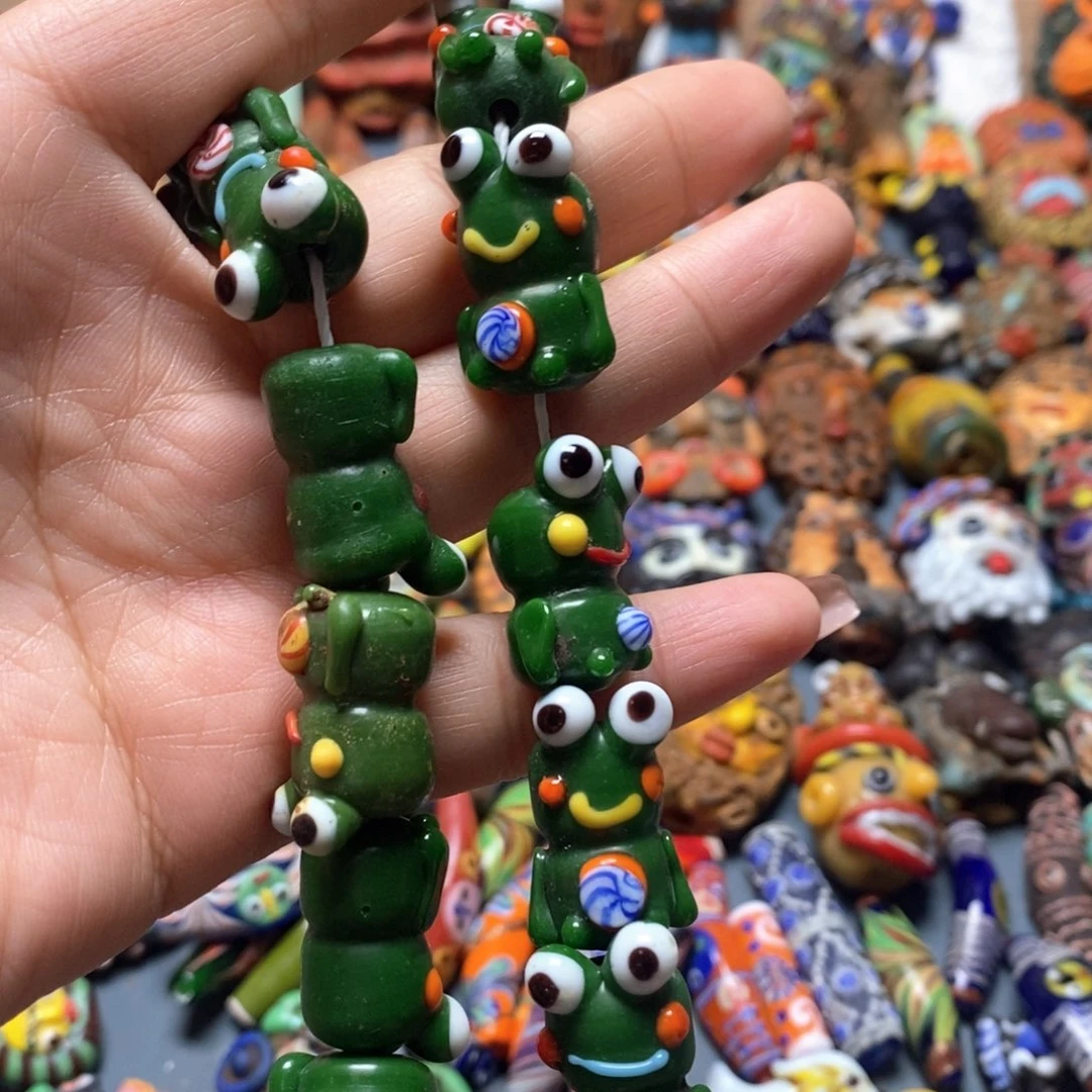 琉璃颈饰印度尼西亚青蛙一个