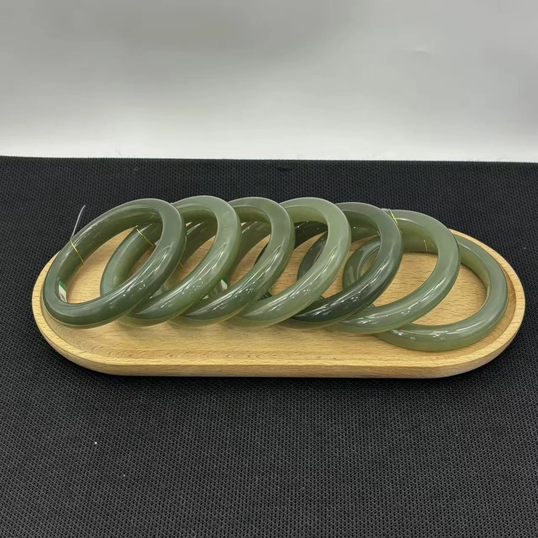 老卢和田玉手镯精美时尚气质款多样性发货其一  75