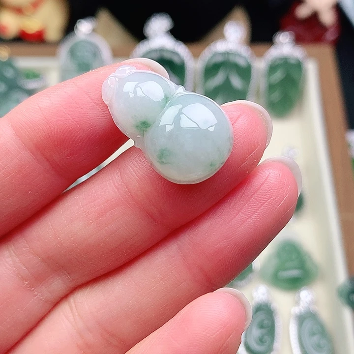 颈饰未镶嵌翡翠晓吊坠