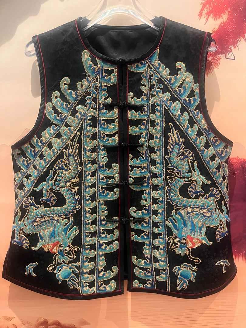 【收藏级真丝老苏绣马甲】真丝老苏绣马甲（老缎有岁月痕迹介意勿拍）