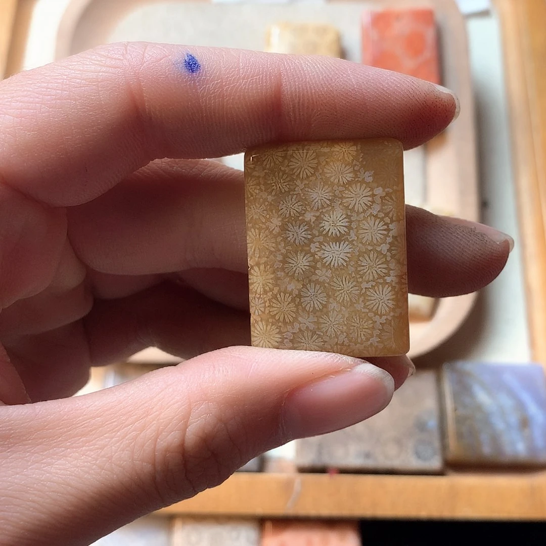 石英质玉颈饰未镶嵌?****