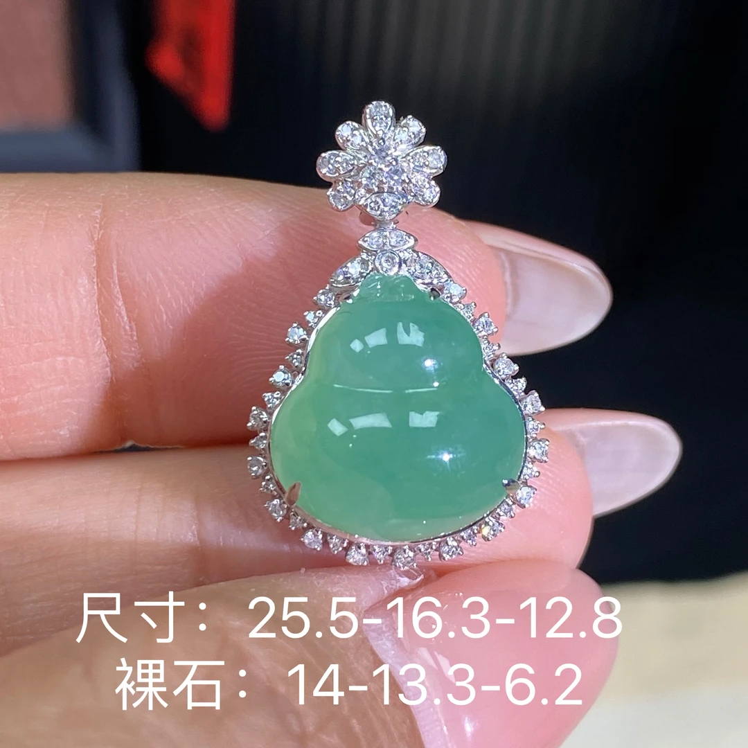 莱韵翡翠 18Ｋ金镶嵌满绿饱满葫芦