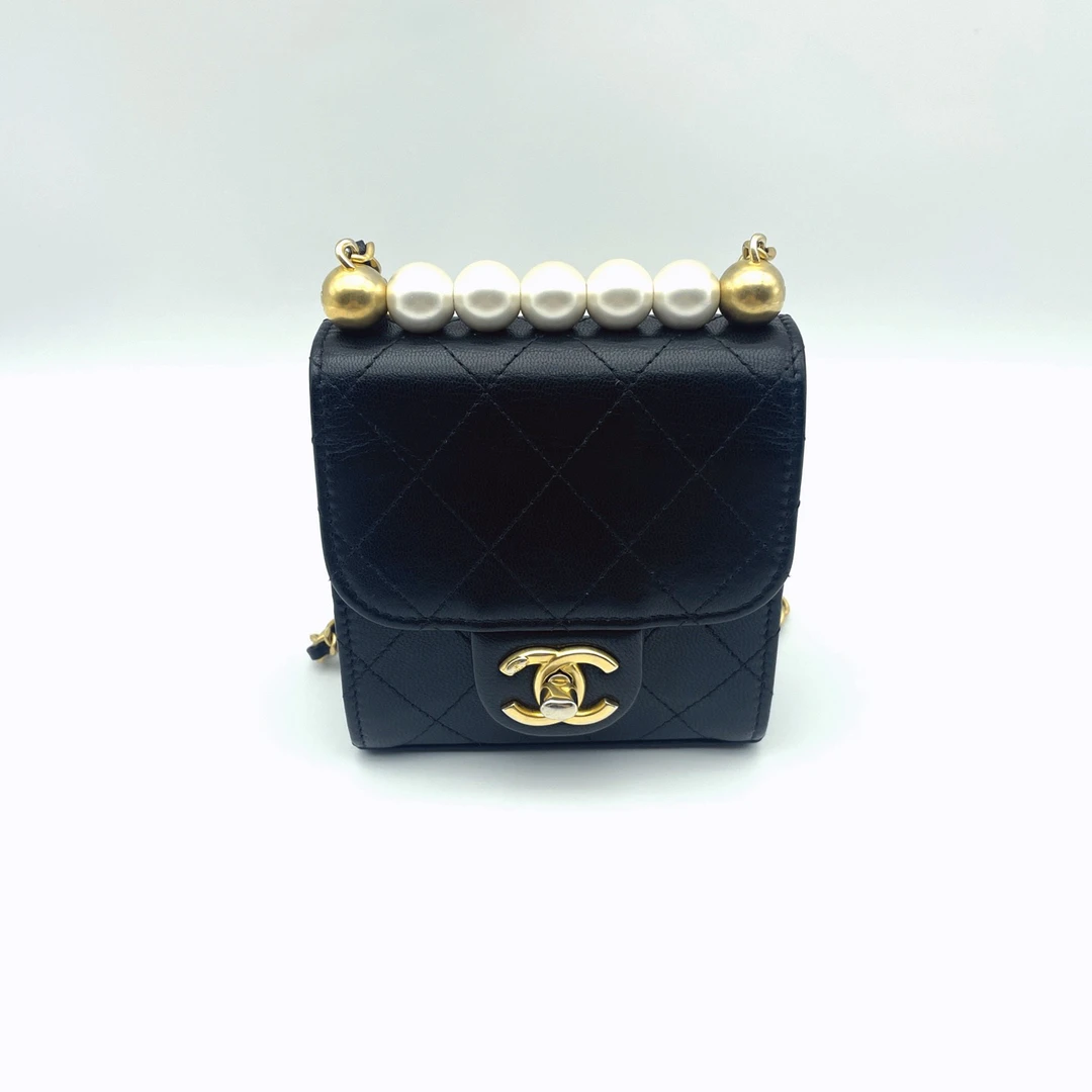 99新 Chanel/香奈儿 黑色金扣牛皮mini黑银珍珠链条包29开