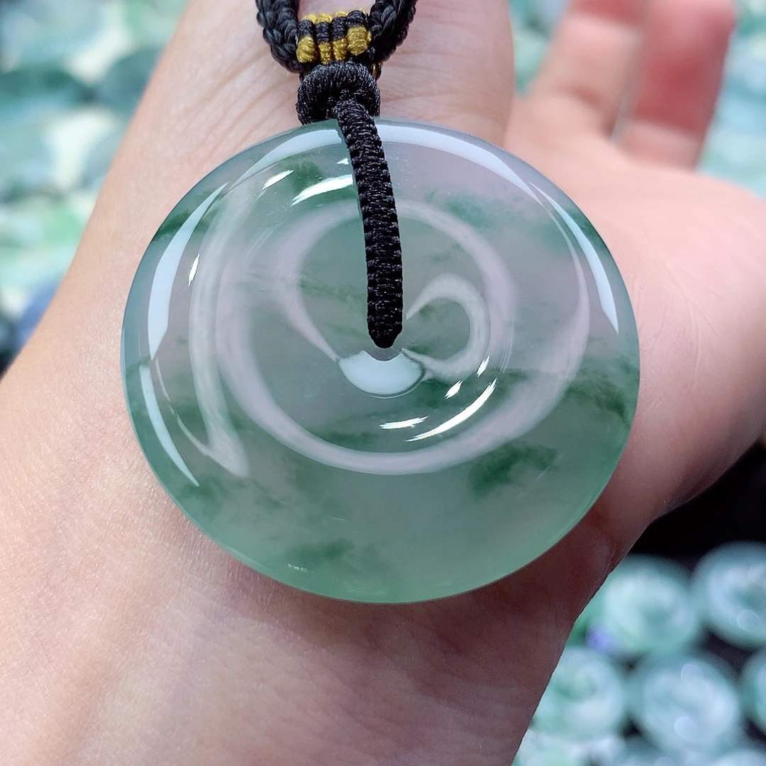 翡翠未镶嵌颈饰编号32。尺寸35.4-6.8