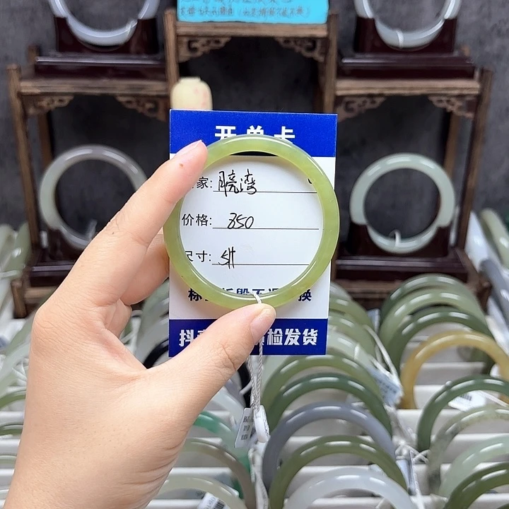 月***湾和田玉未镶嵌手镯