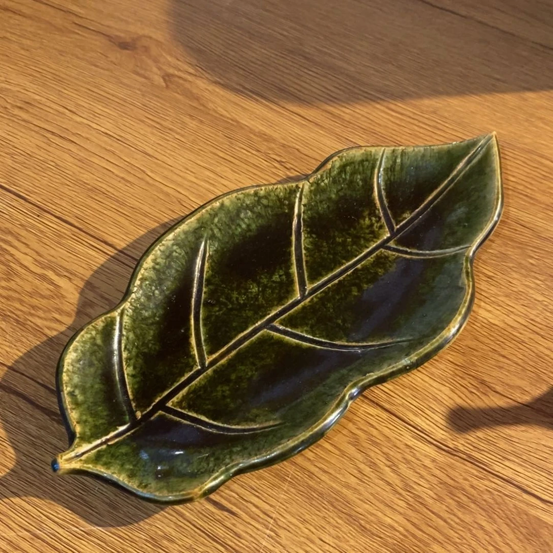 瓷片织部烧叶子器皿