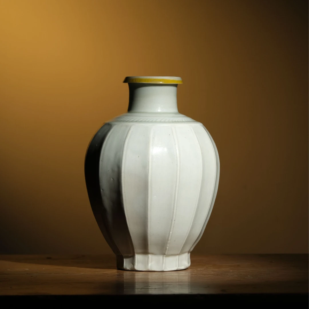 23. 青白釉瓜棱梅瓶（蓝队）【古董拍卖】