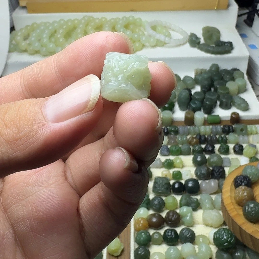 茉***默未镶嵌和田玉珠宝半成品和田玉青白醒狮15㎜