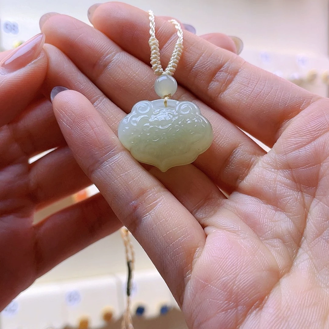 和田玉吊坠(赠链)未镶嵌六***岁