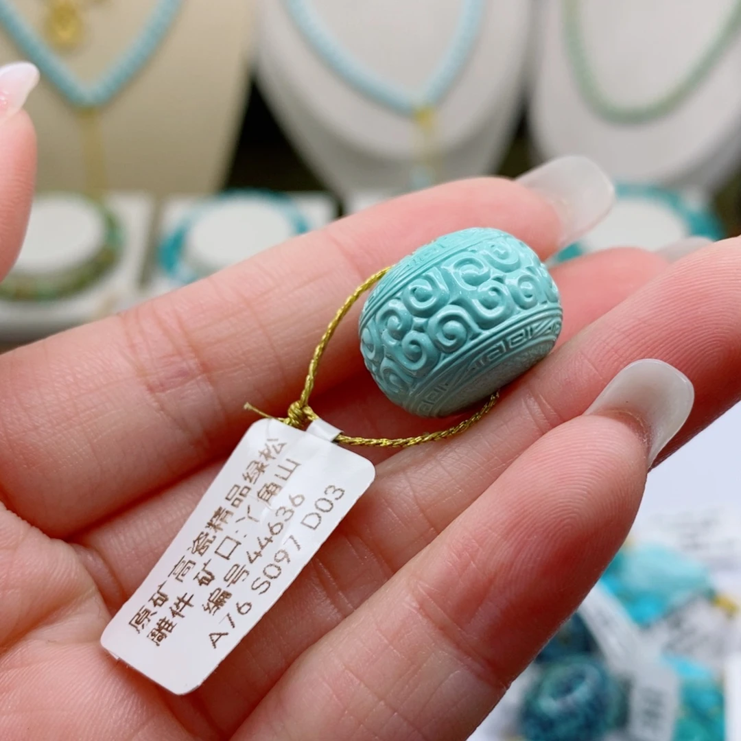 绿松石未镶嵌珠宝奇石