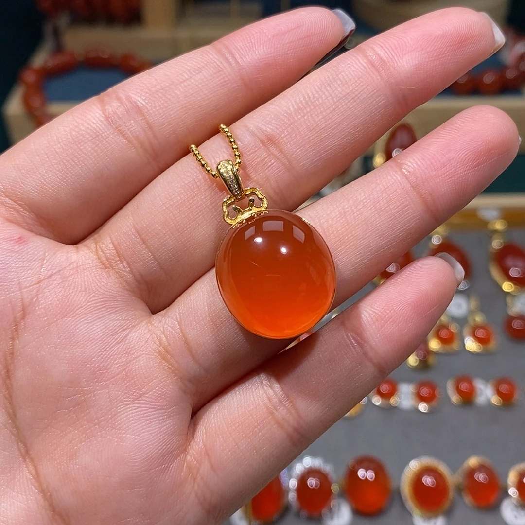 玛瑙/玉髓18K金镶嵌颈饰