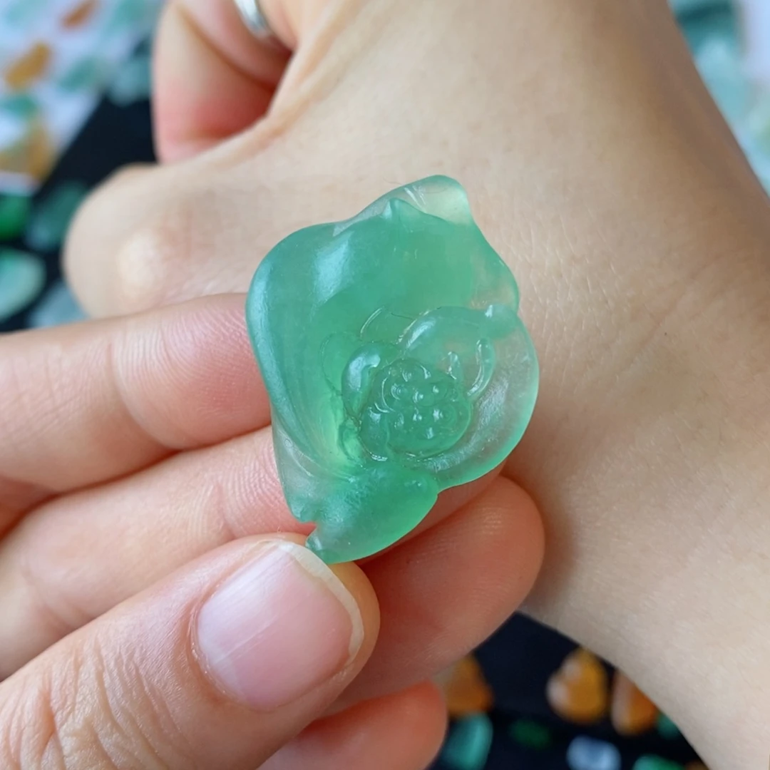 定制翡翠未镶嵌荷花