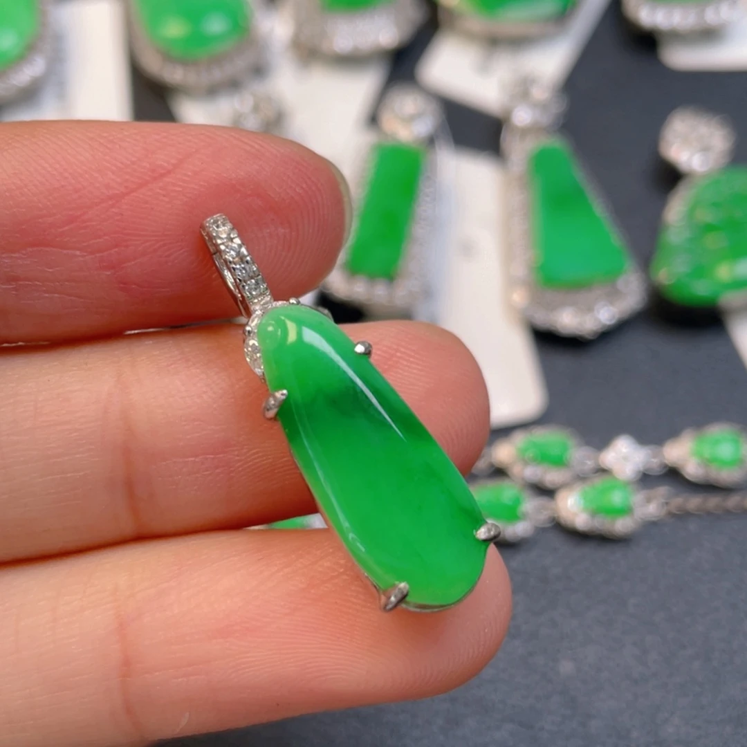 颈饰银S925镶嵌翡翠万能扣