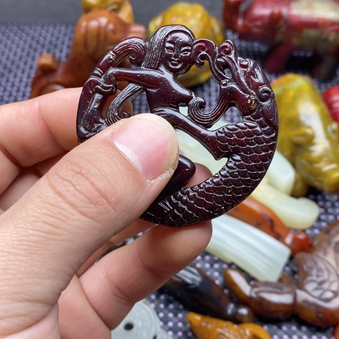 蛇纹石玉颈饰未镶嵌