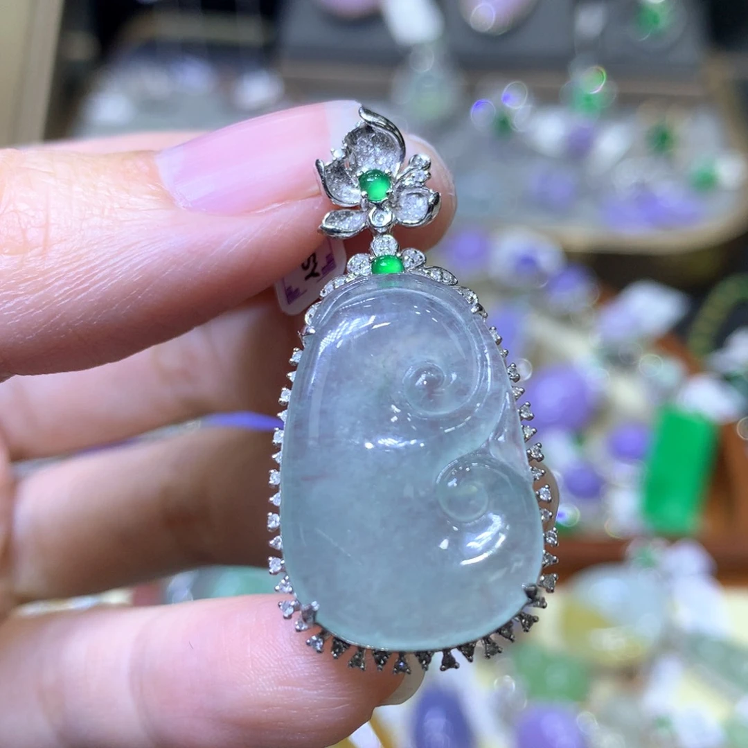 【闪购商品】翡翠颈饰18K金镶嵌翡翠吊坠项链