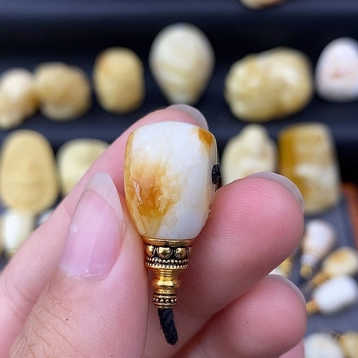 琥珀未镶嵌裸石13三通c415