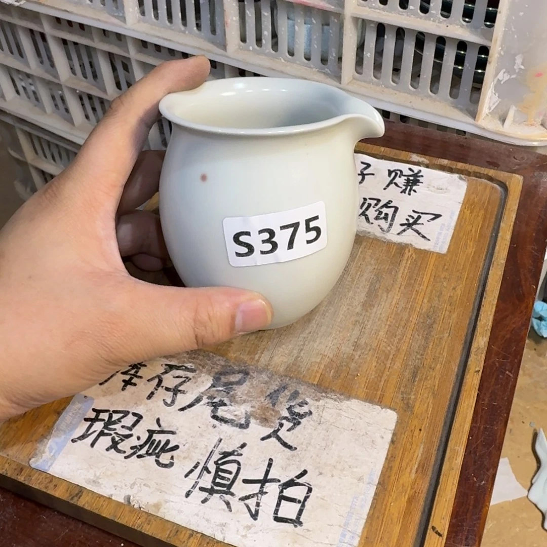 微瑕疵介意勿拍陶瓷器皿B129