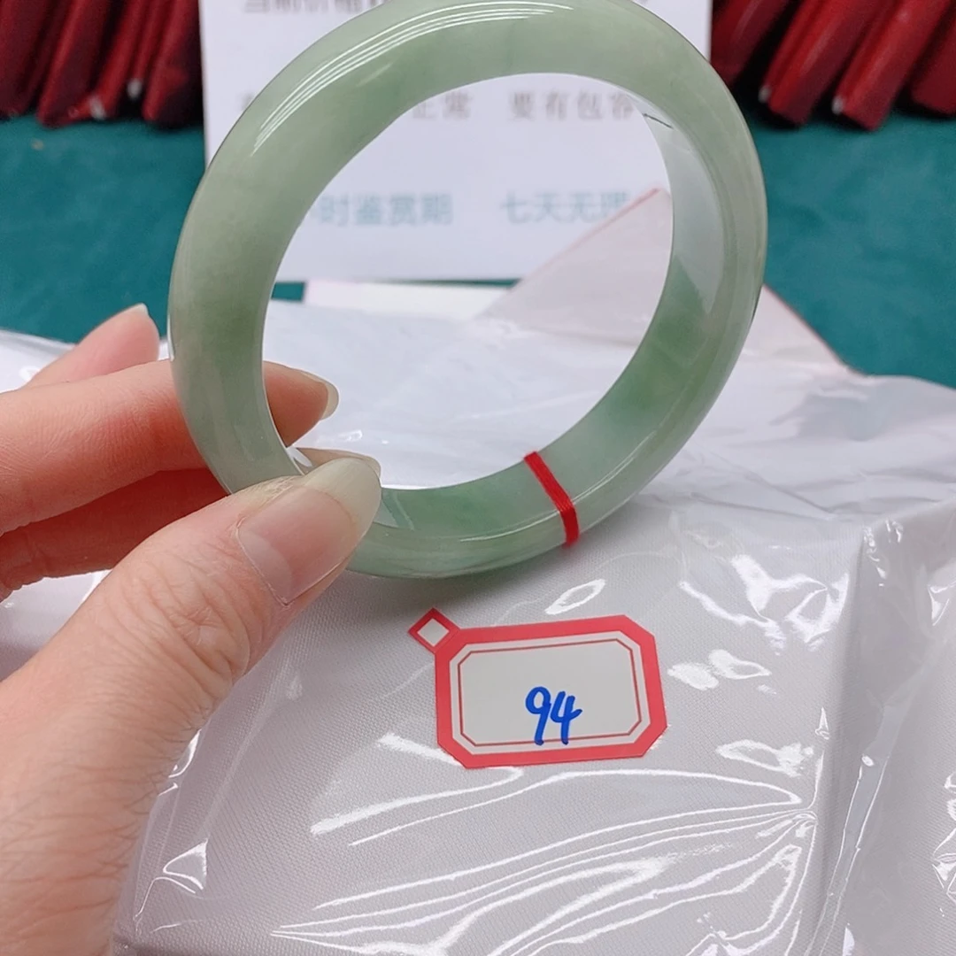 翡翠手镯未镶嵌爱****?944444444