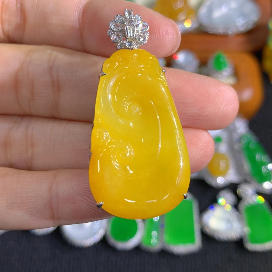 翡翠18K金镶嵌颈饰