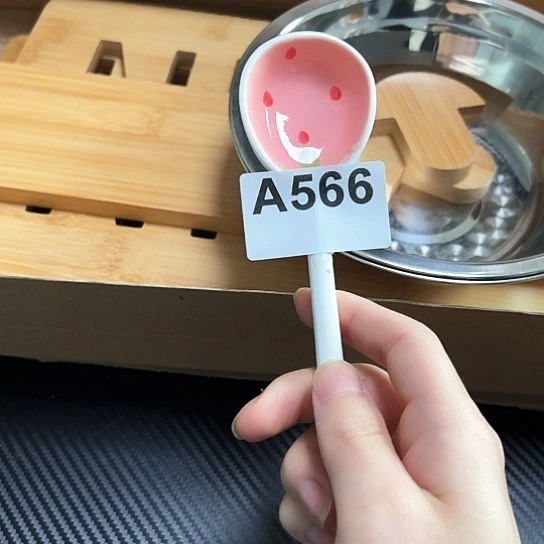 摆件发一套………………………………………………………………