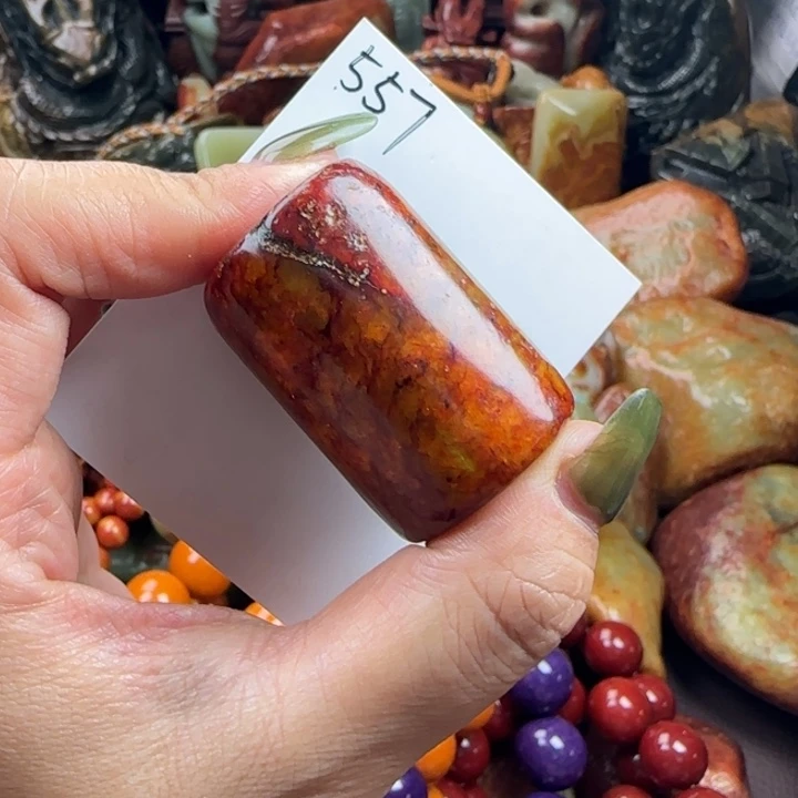 透闪石质玉未镶嵌珠宝奇石
