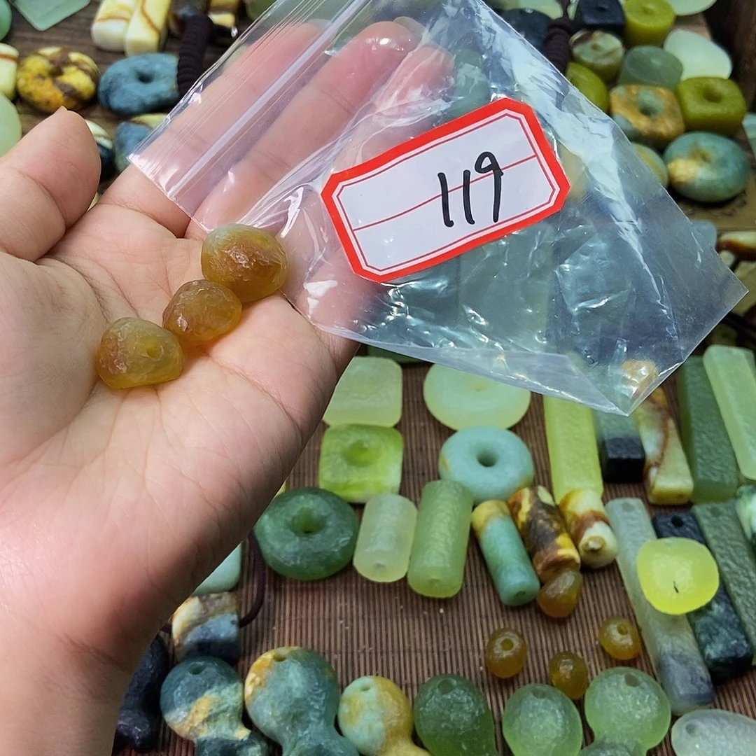 蛇纹石玉未镶嵌颈饰A****)