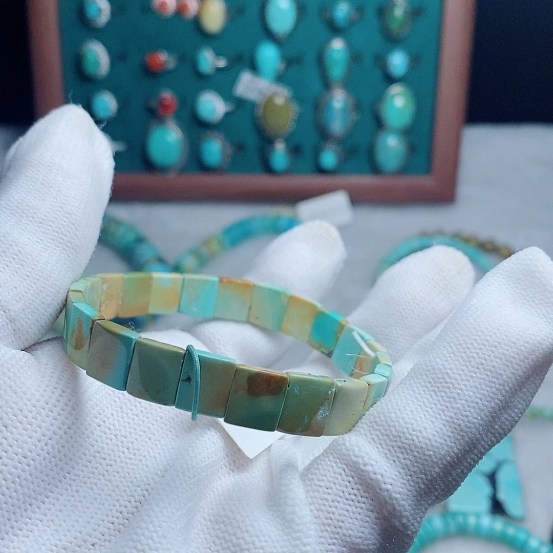 绿松石未镶嵌颈饰