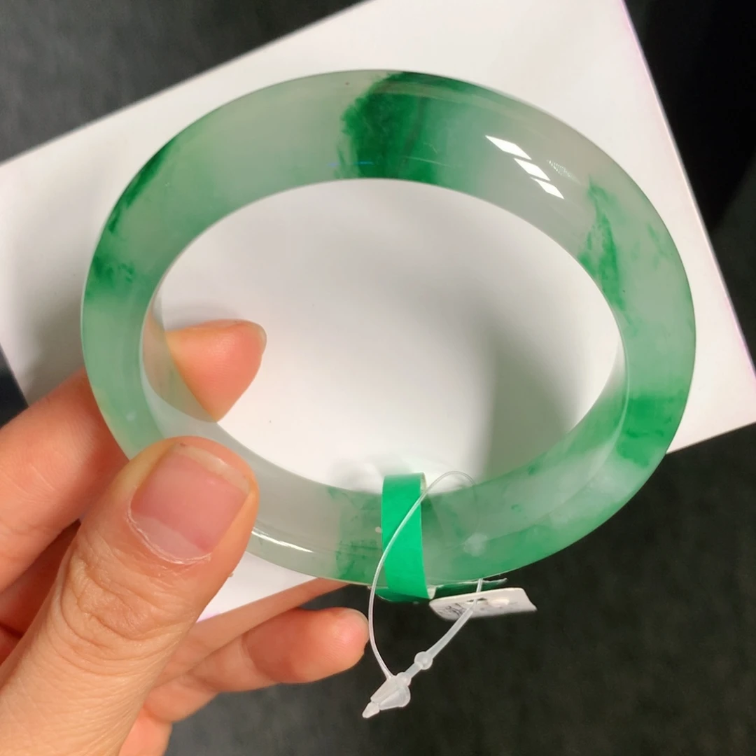 石英质玉（非洲翠）未镶嵌手镯