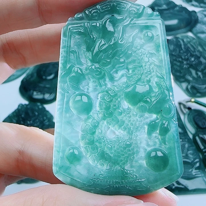 翡翠未镶嵌颈饰多样性发货天然的A货翡翠