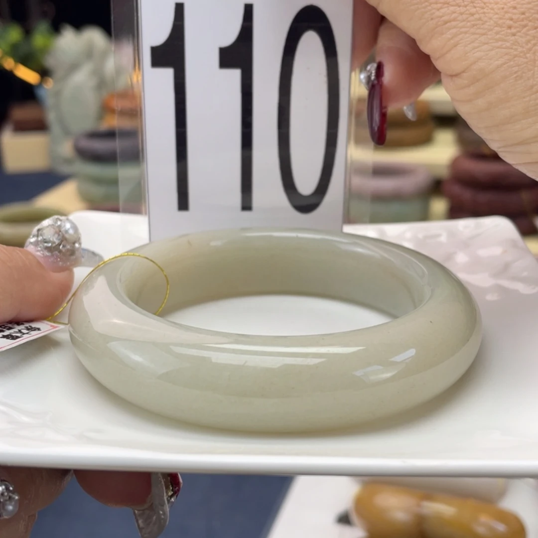 【闪购商品】石英质玉手镯未镶嵌