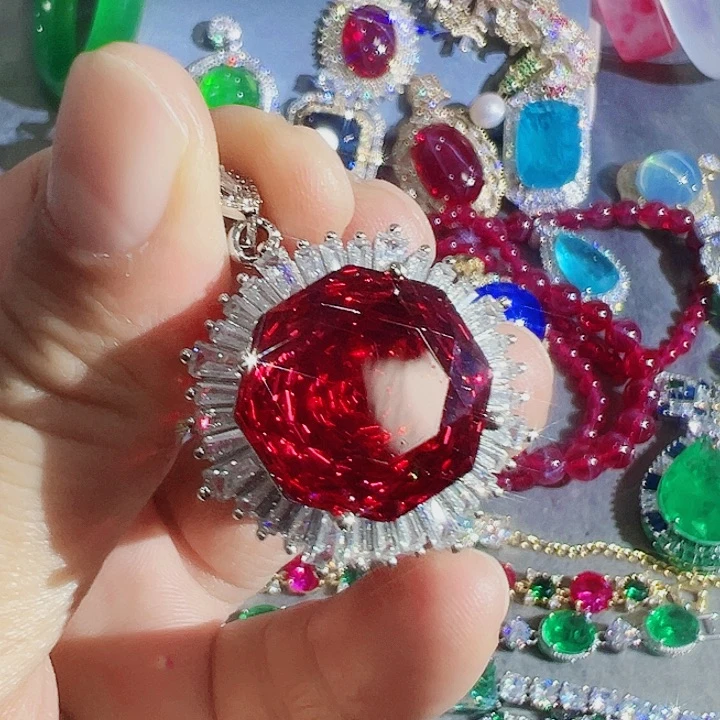 非金属红色蓝色满镶嵌