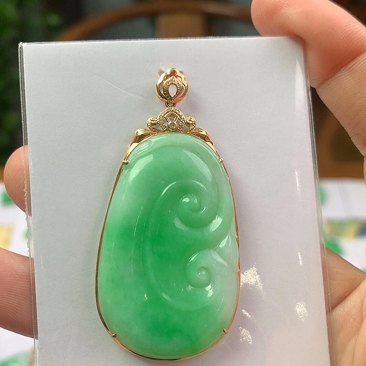 翡翠18K金镶嵌颈饰翡翠首饰